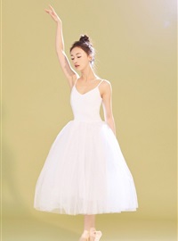 Dance beauty star Wu Jinyan halter skirt breast body art photo(1)